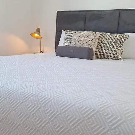 Casa And Company - Azorean Boutique House - Unique Heritage Near Ocean Bed & Breakfast