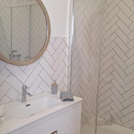 Casa And Company - Azorean Boutique House לינה וארוחת בוקר