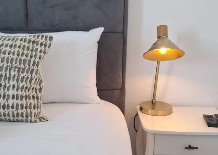 לינה וארוחת בוקר Casa And Company - Azorean Boutique House - Unique Heritage Near Ocean סנטה קרוז דה גרסיוזה